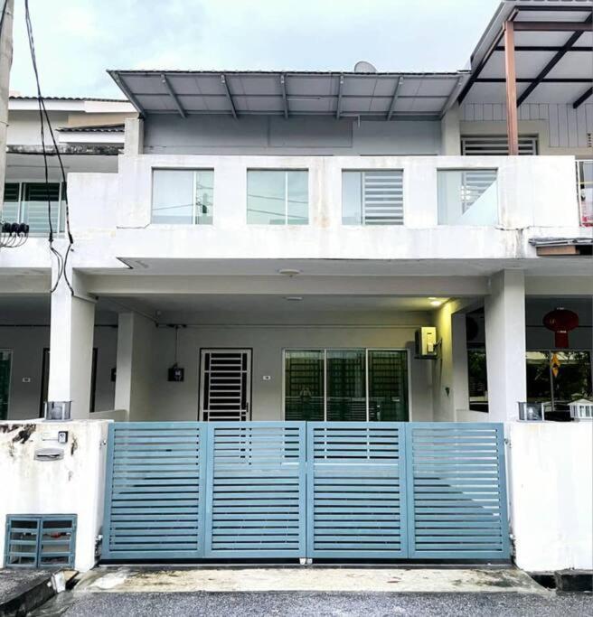 Cozyhouse 4Room 3Bath Room 10Pax'''Simpangampattasek Simpang Ampat  Exterior photo